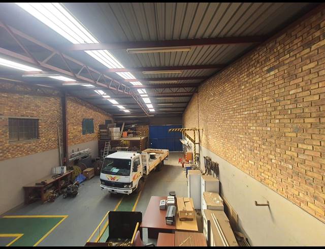 3,600M² BUSINESS FOR SALE IN VAALPARK